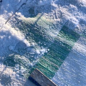 Knepen för att vintertvätta dina mattor med snö