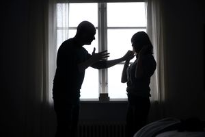Våld mot kvinnor sker oftast i hemmet